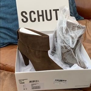 NWT Schutz brand lt brown suede heeled booties
